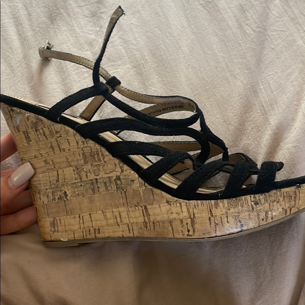 Black Wedges
